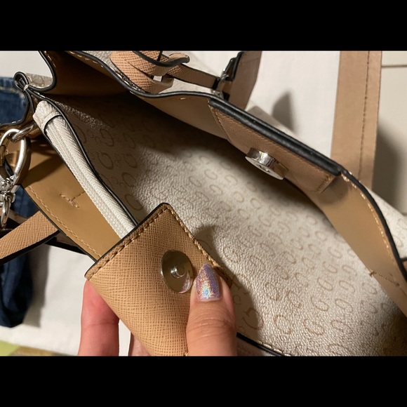 GUESS White and Tan Logo Print Crossbody Purse - Picture 7 of 16